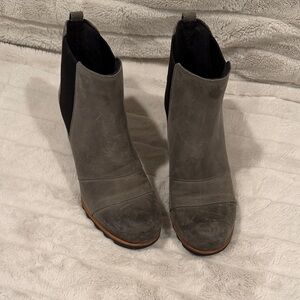 Sorel Two-Tone Gray and Black Ankle Boots